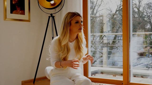 In Interview with German finess Actress and Doctor Aviana Waedt смотреть онлайн