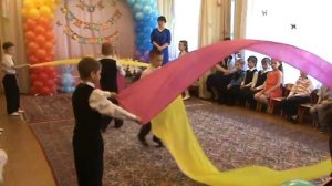 Танец с полотнами детский сад "Ласточка"