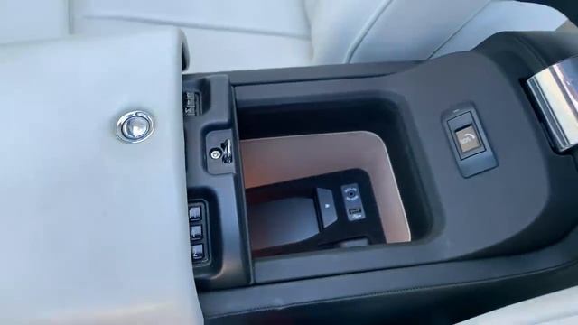 Rolls-Royce Phantom Drophead Coupe - это ультра-люксовый кабриолет смотреть онлайн