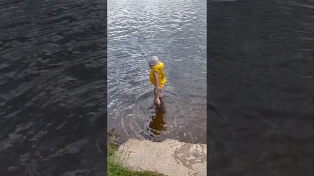 #веселье #озеро #дача #игра #плаванье #топ Полина купается в озере!!ОСТОРОЖНО ВАМ БУДЕТ ХОЛОДНО смотреть онлайн