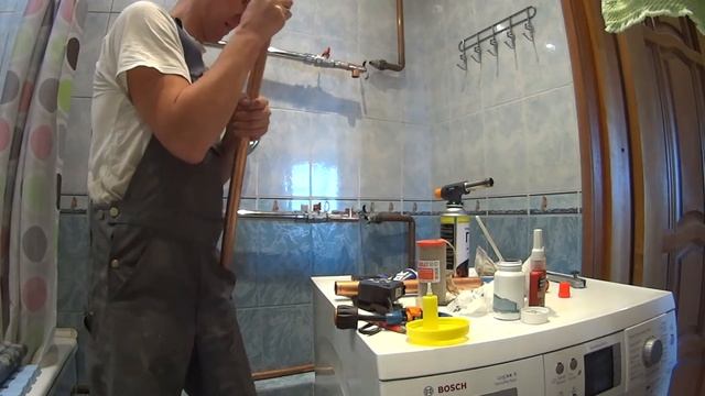 Пайка медных труб. Установка полотенцесушителя в ванной. смотреть онлайн
