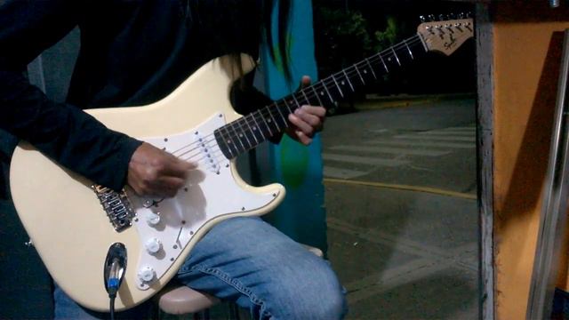 SQUIER BULLET STRATOCASTER FAT STRAT смотреть онлайн