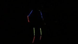 СВЕТЯЩИЙСЯ КОСТЮМ ИЗ НЕОНОВЫХ ПАЛОЧЕК