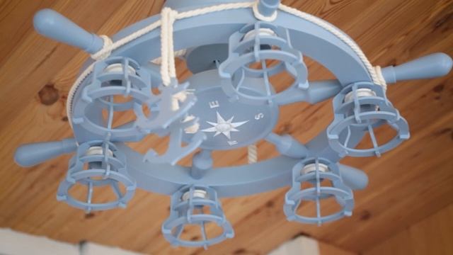 Люстра штурвал деревянная серо-голубая с компасом на 6 лампочек смотреть онлайн