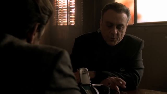 The Sopranos (Клан Сопрано) | Сходка по телефону с Джуниором смотреть онлайн