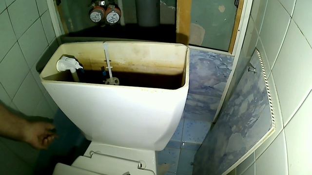 Поплавок в бачке унитаза не опускается. Вода не поступает. Решение вопроса. смотреть онлайн
