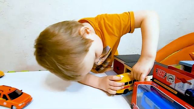 Школьный автобус на базе ГАЗ | ДЕТИ | моделька| Ефимка не знает что такое школа | видео для детей смотреть онлайн