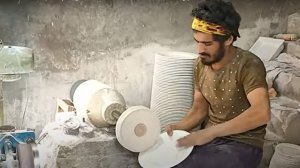 Пакистанские технологии. Переработка пластика и производство тарелок.