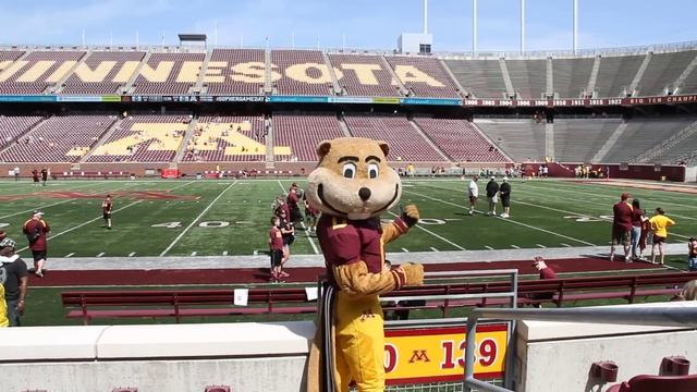 Goldy Gopher: Spin Your Head! (2013 Spring Game) смотреть онлайн