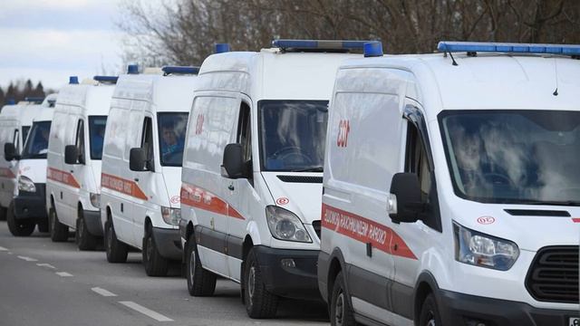 Врач объяснил очереди из скорых у московских больниц смотреть онлайн