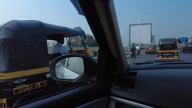 First encounter with India. Travel from mumbai airport to city center смотреть онлайн