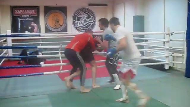 Смотри кругом или получишь- вклиниваемся в спарринги пар( один из элементов Оздоровительной Борьбы) смотреть онлайн