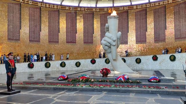 Смена почетного караула. Зал Воинской славы. Мамаев Курган. Mamaev kurgan. смотреть онлайн