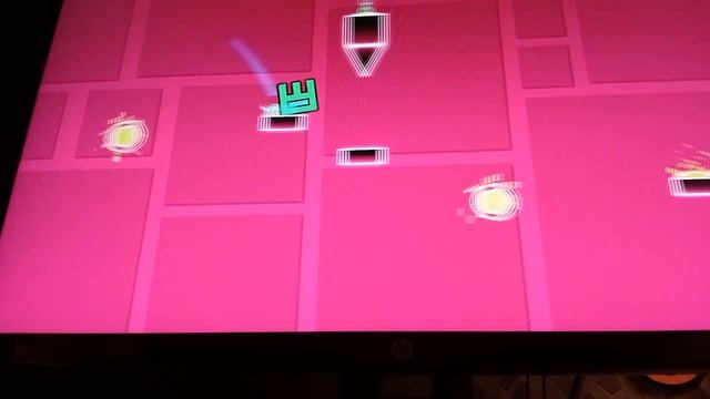 играю в геометре Деш. Нуб на компе смотреть онлайн