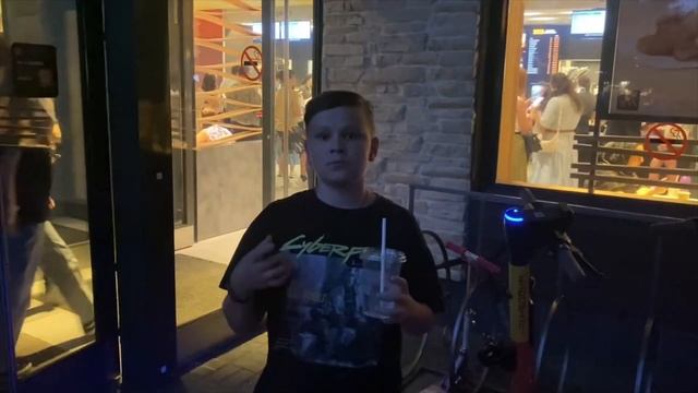 VLOG в Москве... Ну или обзор на Вкусно и точка. смотреть онлайн