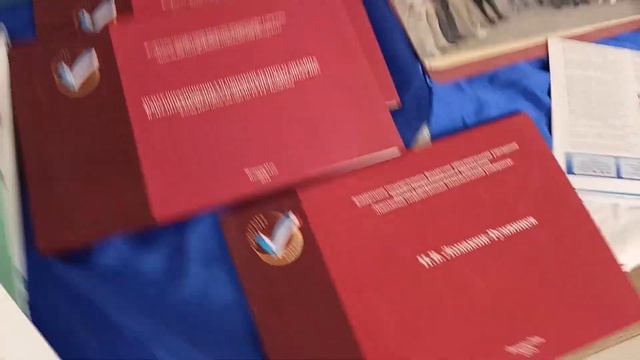 Подарок ректора вуза Петухова Игоря Валерьевича Музею выпускников.. смотреть онлайн