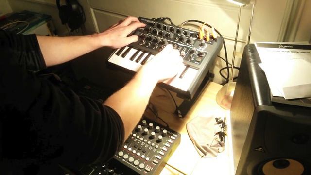 "Dubtroit" Analog 4/Microbrute Techno Jam смотреть онлайн