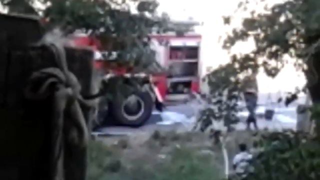 Пожар в строительном вагончике на заброшенной стройке смотреть онлайн