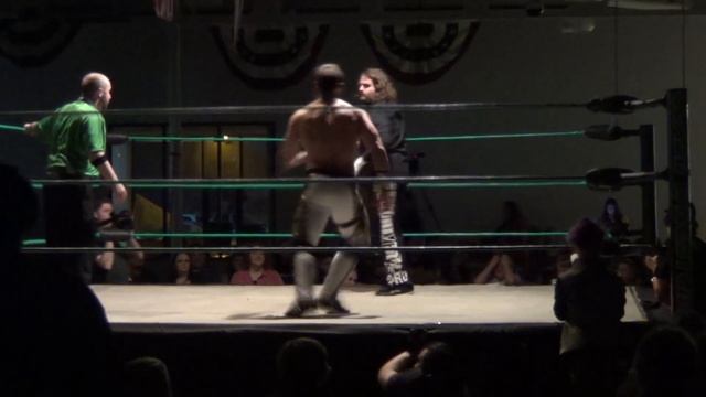 Signature Move: "Tour De Force" (Meia-lua de Compasso/"Capoeira Kick") смотреть онлайн