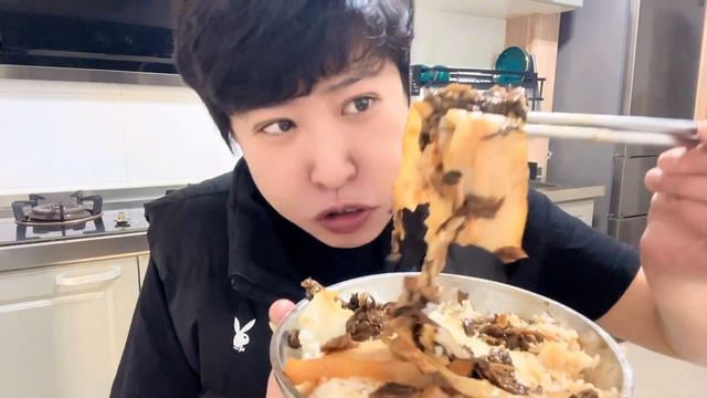 38元买3斤五花肉，挑战做宝塔肉，软糯鲜香，配凉拌金针菇，过瘾