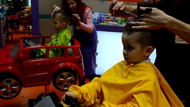 The Incredibles In The Children's Barber Shop. Суперсемейка в парикмахерской.