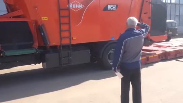 Пуск KUHN SPW 25 самоходного кормосмесителя в Московской области смотреть онлайн