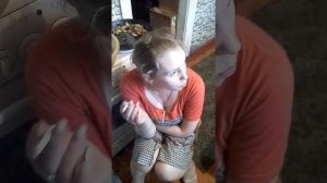 Девушка курит