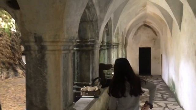 Visiting the medieval Muckross Abbey смотреть онлайн