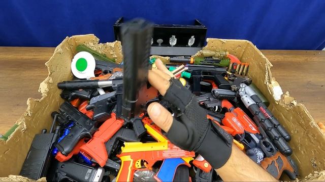 Toy Guns, Desert Eagles, Karambit Knives, Special American Made Knives And Special Toy Guns смотреть онлайн