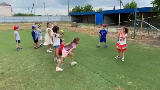 Дети подружились с чудесной скакалкой смотреть онлайн