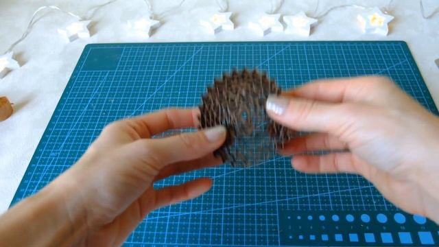 DIY christmas ornaments/ елочные игрушки из гофро картона/новогодние игрушки из картона смотреть онлайн