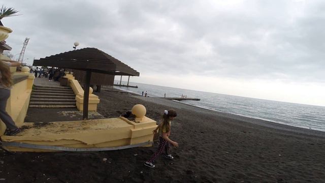 Адлер , набережная , молодые экстрималки тренируются на пляже смотреть онлайн