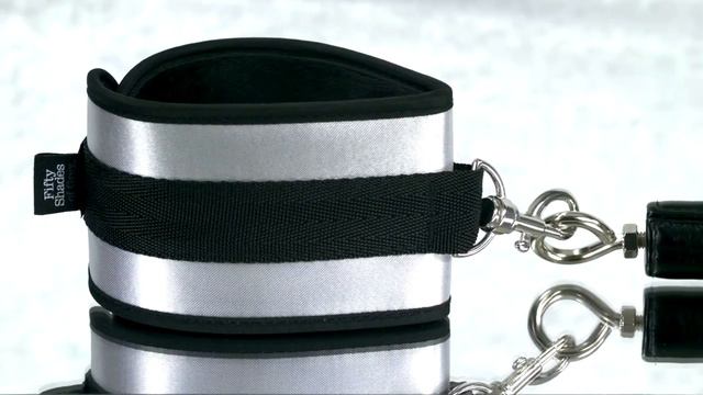 Fifty Shades of Grey Trust Me Adjustable Spreader Bar and Cuff Set смотреть онлайн