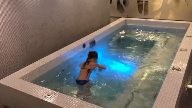 Трюки в бассейне смотреть онлайн