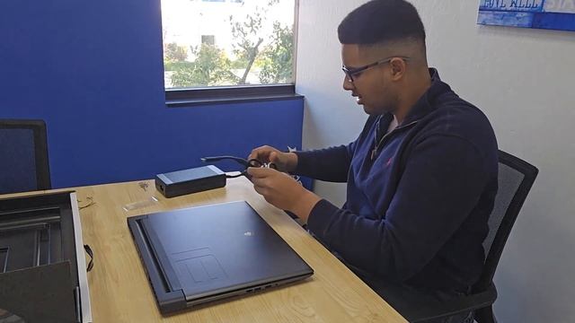 Alienware M18 R1 Unboxing and Review @AlienwareChannel смотреть онлайн