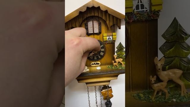 Немецкие часы с кукушкой SARS 0424-8M с фигурками смотреть онлайн