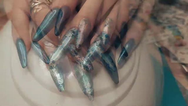 Наращивание ногтей на нижние формы. Дизайн ногтей с фольгой. смотреть онлайн