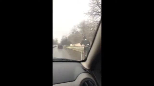 Когда увидел лыжников на дороге смотреть онлайн
