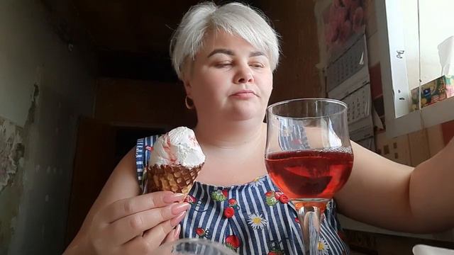 ем мороженое 🍦МУКБАНГ готовимся к пасхи 1 часть смотреть онлайн