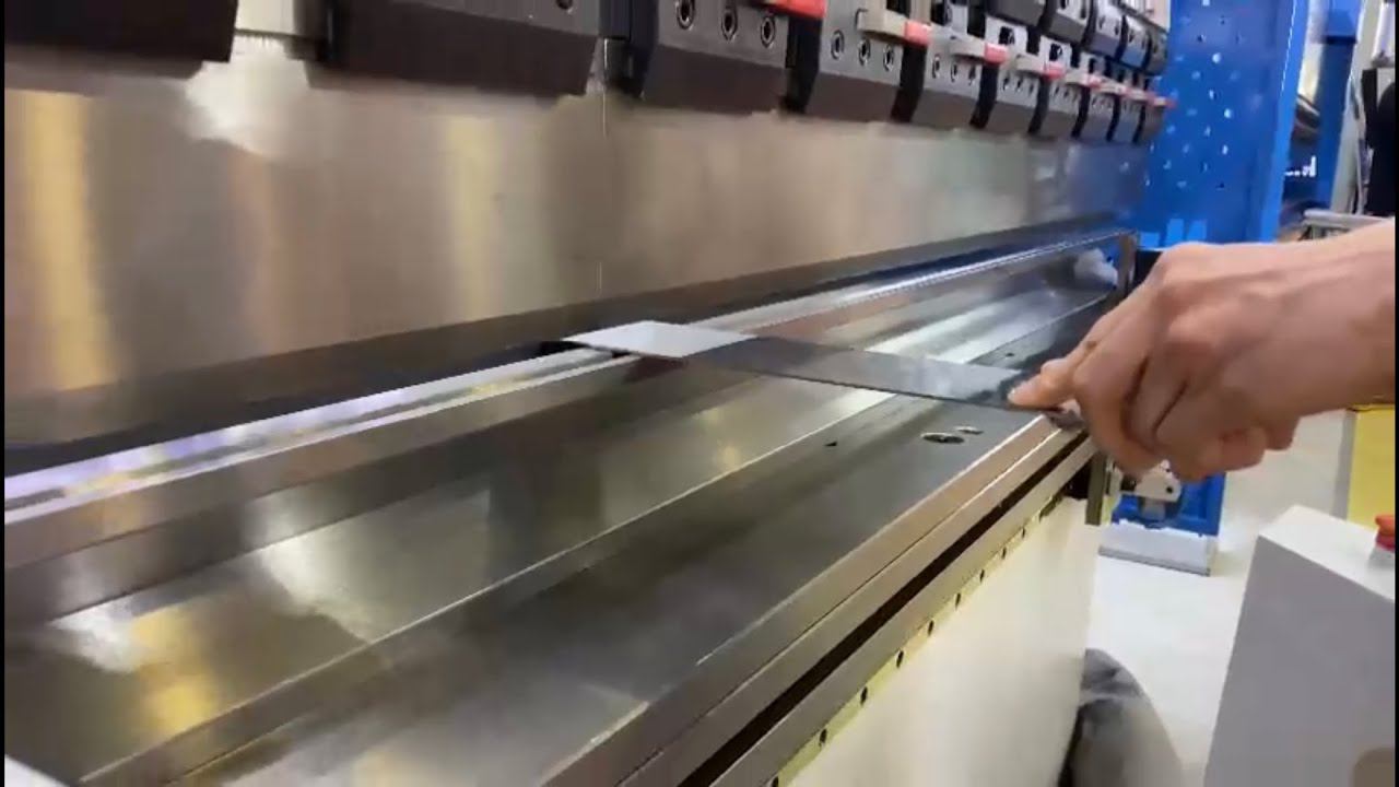 Работа на MetalTec HBM гидравлическом прессе с ЧПУ контроллером TP10S смотреть онлайн