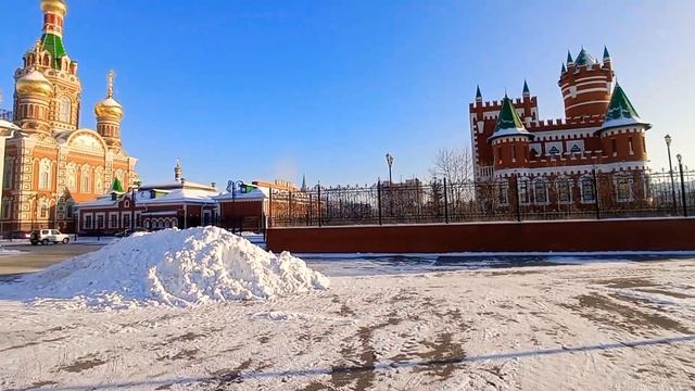 Дорога по городу к туристическому центру и виды там смотреть онлайн