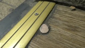 Чем закрыть стык что бы не было россхождения линолеума