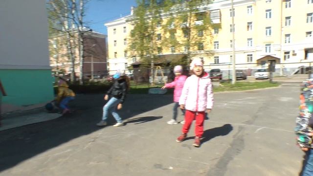 Один день в садике. Прогулка. смотреть онлайн