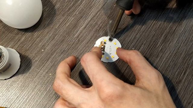 Разбираем и ремонтируем светодиодную лампу для подъезда смотреть онлайн