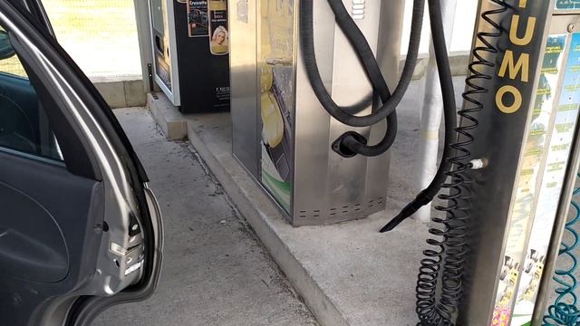 Где и как помыть машину, не отправляя её на автомойку | Влог Италия смотреть онлайн