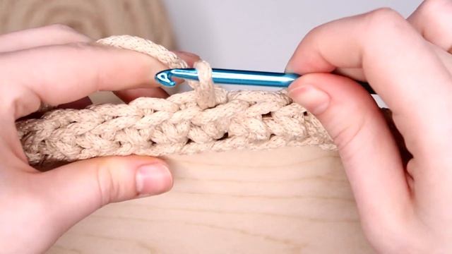 Мастер-класс. Корзинка с деревянным донышком крючком. смотреть онлайн