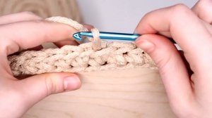 Мастер-класс. Корзинка с деревянным донышком крючком.