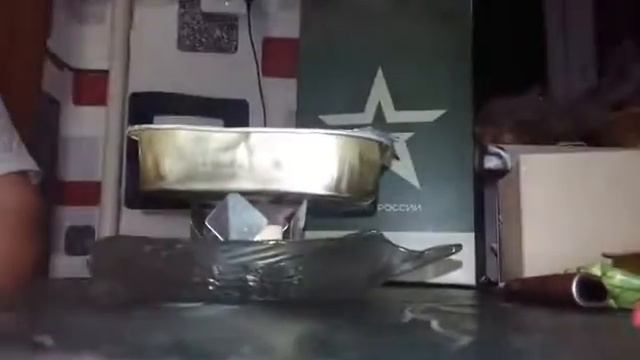 Разогреваем солдатскую гречневую кашу на сухом горючем смотреть онлайн