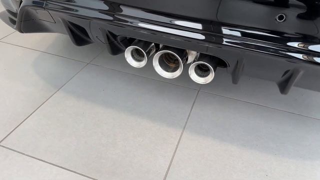 (4K, UK) HONDA CIVIC TYPE R FL5 - First WALK AROUND in the Showroom! - Crystal Black Pearl смотреть онлайн