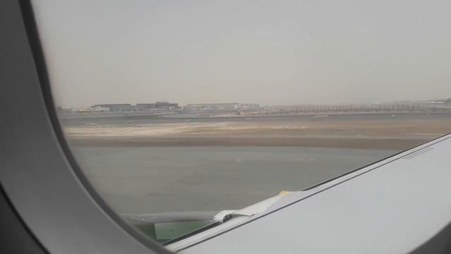 Руление в аэропорту Дубай ОАЭ май 2018 DXB смотреть онлайн